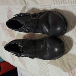 Black size 9.5-10…born booties. Like new. They are size 11 but run small!